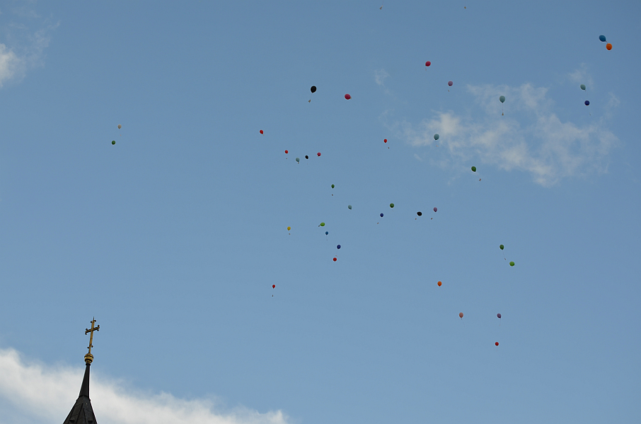 Das Bild zeigt die Kirche Hagedorn in der Abenddämmerung